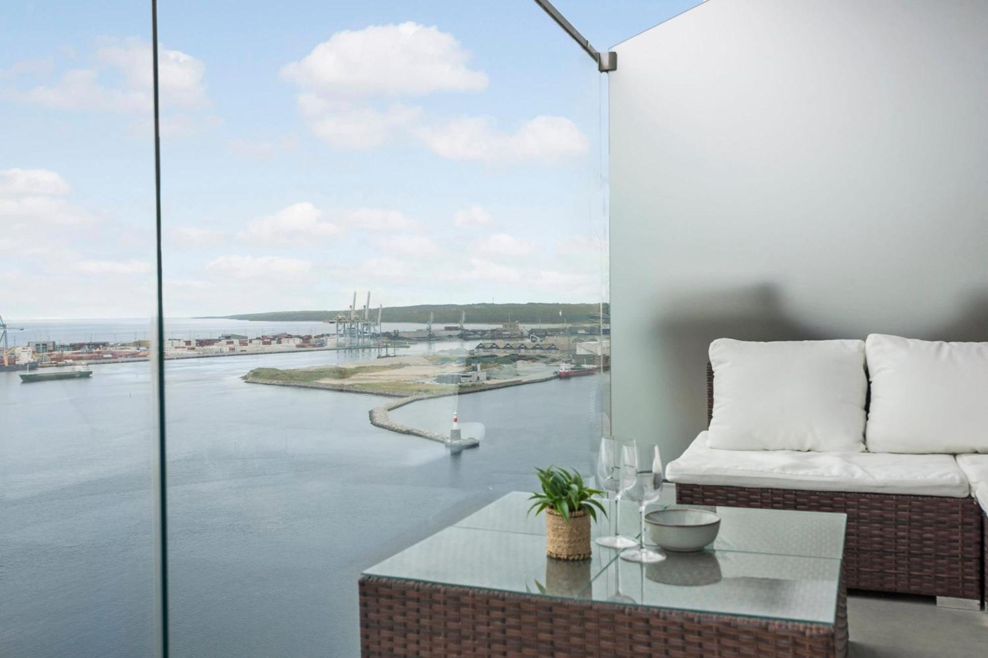 Endless Ocean Views With Private Balcony *