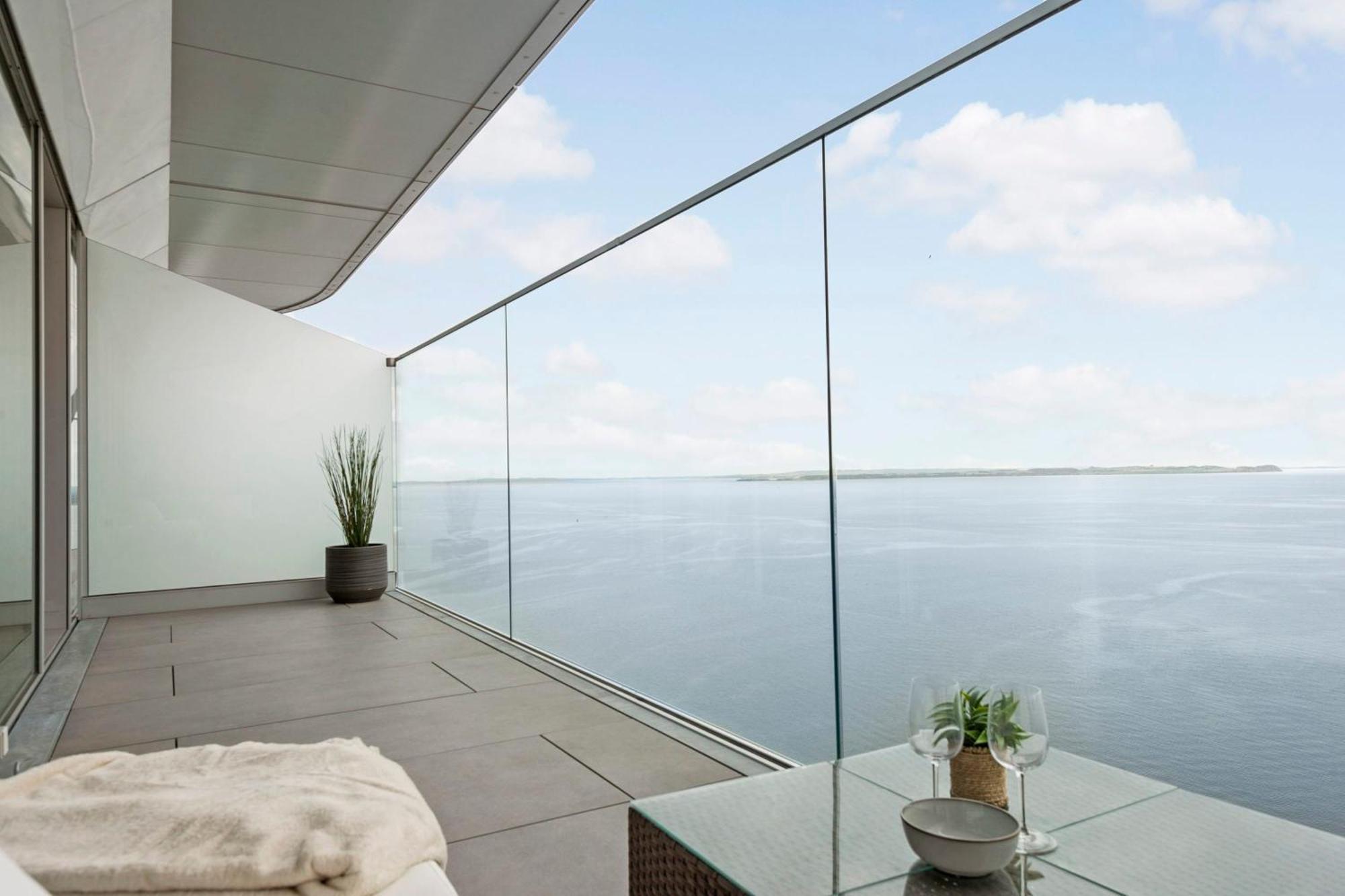 Endless Ocean Views With Private Balcony *