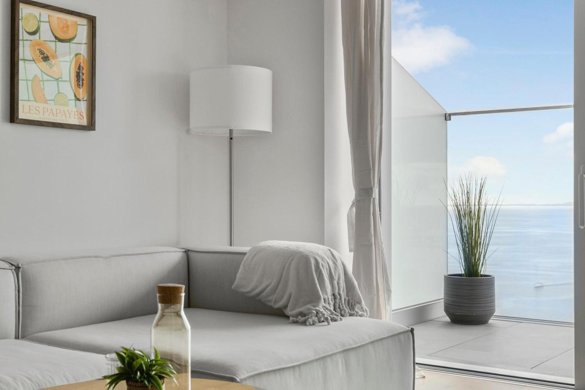 Endless Ocean Views With Private Balcony *