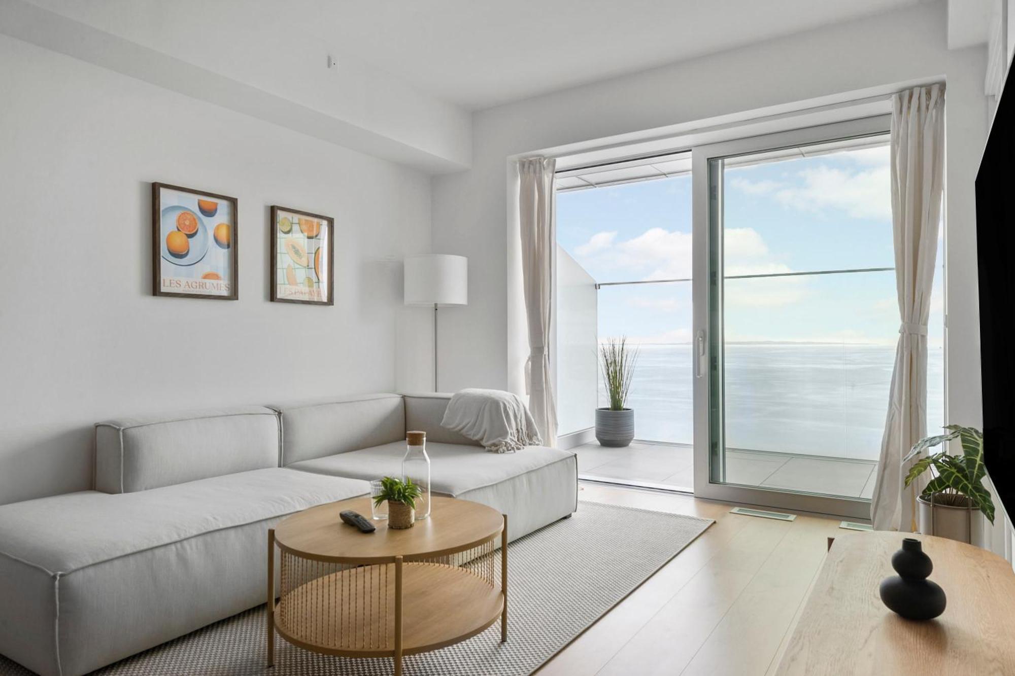 Endless Ocean Views With Private Balcony Århus